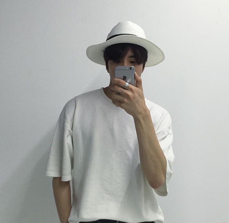单于佳弘舒
