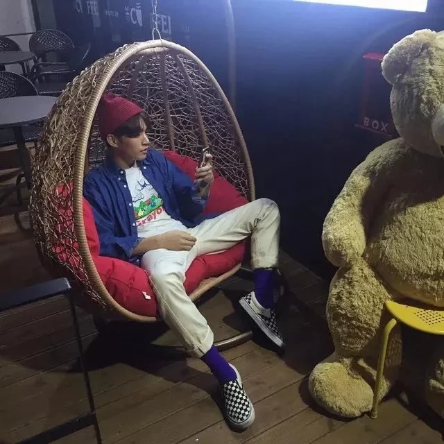 劳彩武琛